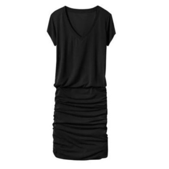 Athleta Dresses & Skirts - Athleta scrunched skirt V-neck dress Small